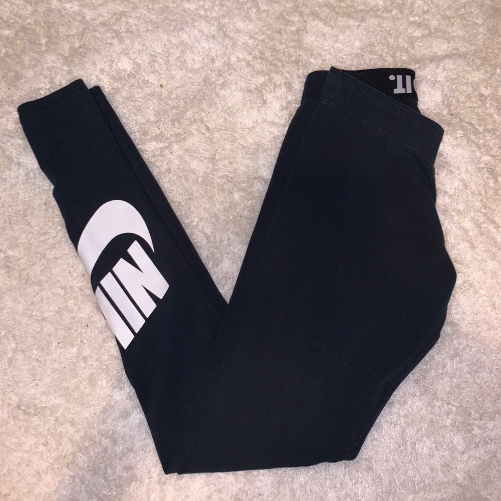 Black Nike leggings